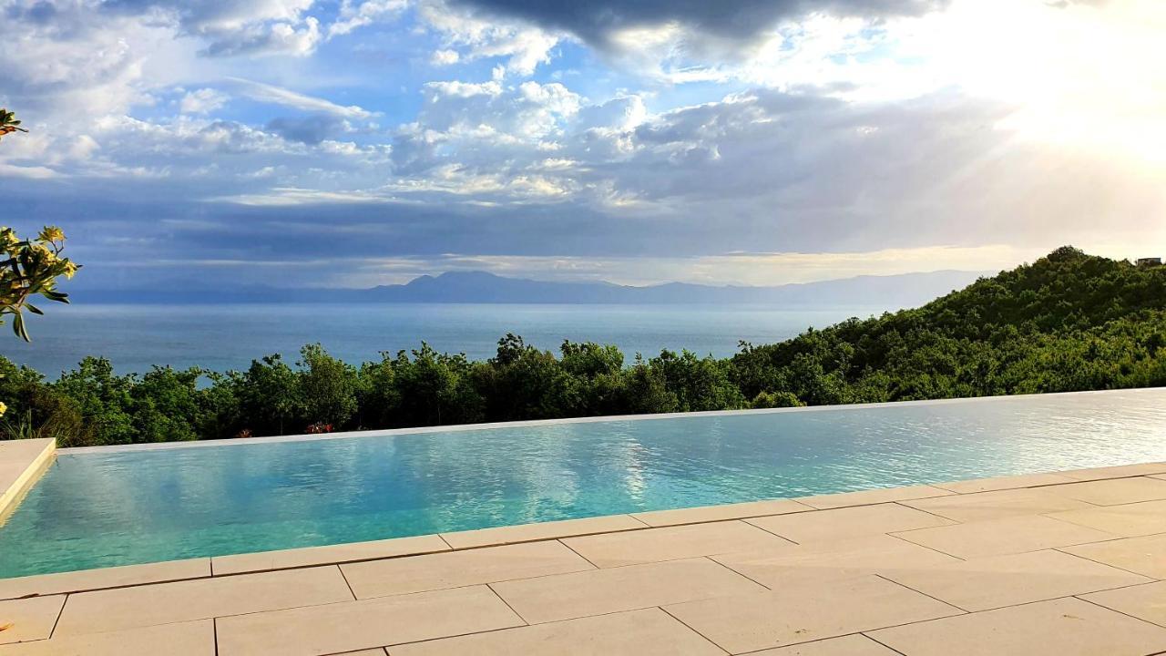 Privé Infinity Villa