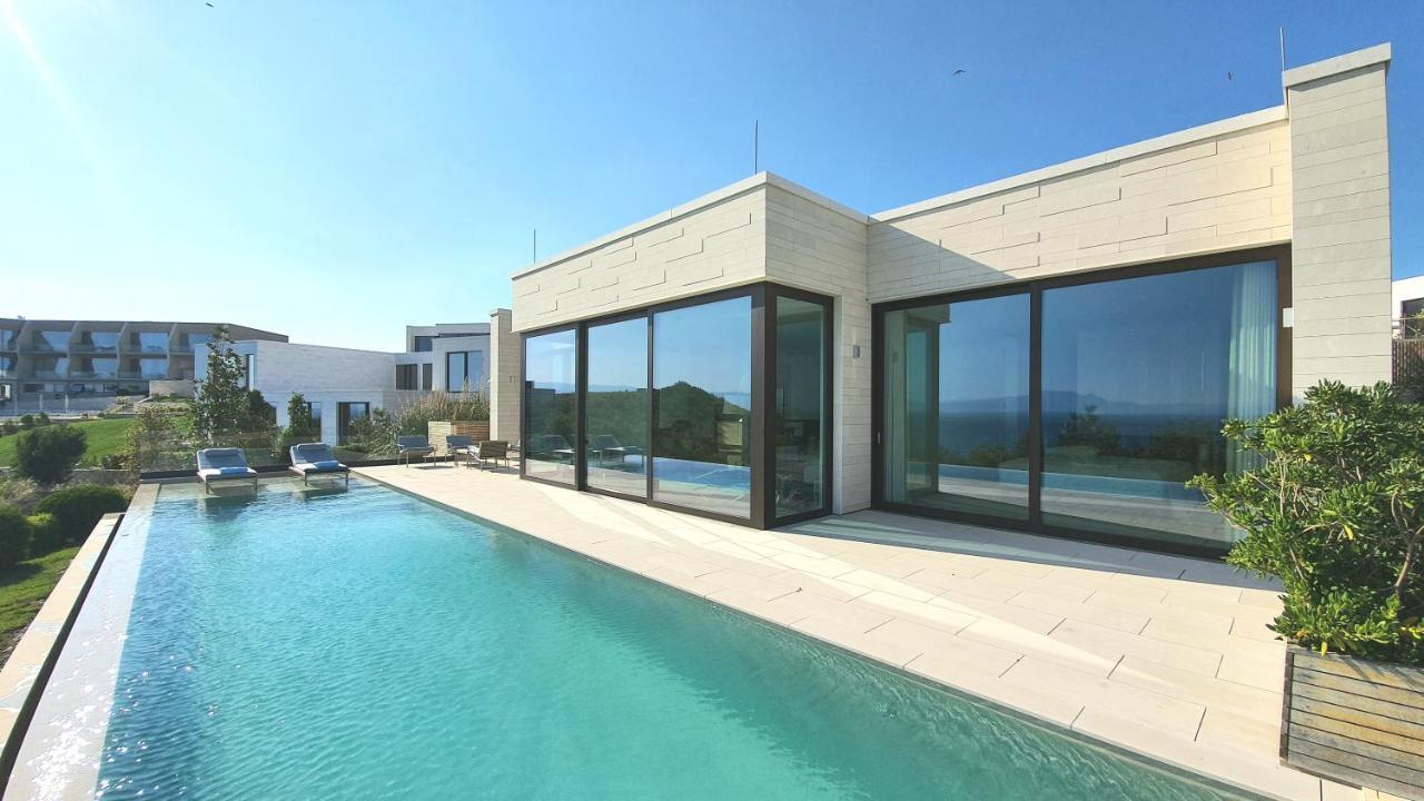 Privé Infinity Villa *